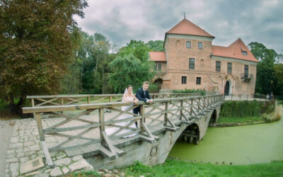 Plener ślubny w Oporowie, zamek i ogród, oryginalne miejsce na sesję fotograficzną.